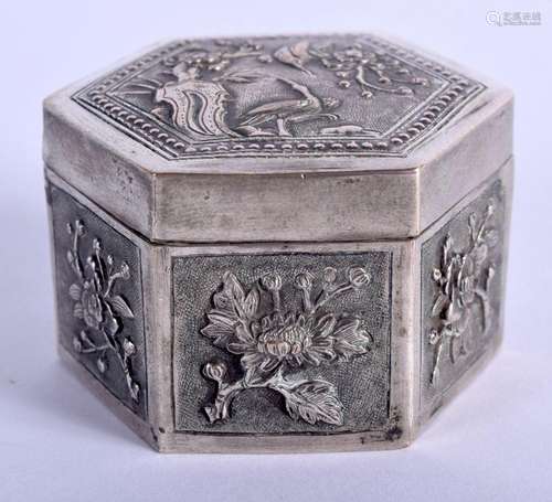 AN ANTIQUE CHINESE SILVER BOX. 42 grams. 3 cm x 5 cm.