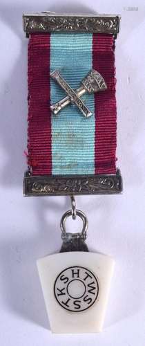 A VINTAGE MASONIC PENDANT. 14 grams. 10 cm x 3 cm.