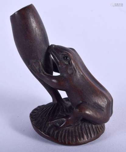 A JAPANESE TOAD NETSUKE. 13 grams. 5 cm x 3 cm.