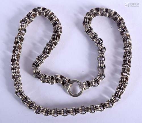 A VINTAGE CHAIN. 22 grams. 45 cm long.