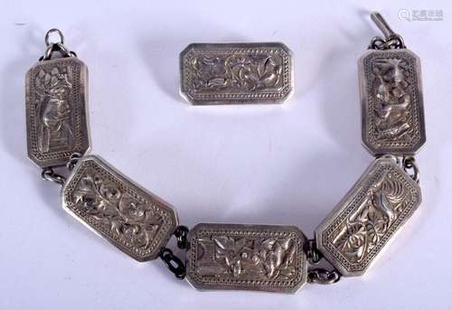 AN INDIAN SILVER BRACELET. 39 grams. 22 cm long.