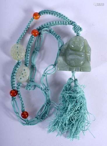 A CHINESE JADE NECKLACE 20th Century. 54 grams. 62 cm long.