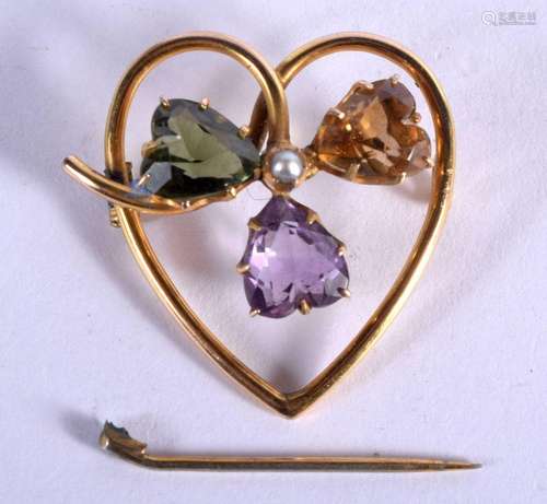 AN ANTIQUE YELLOW METAL HEART BROOCH. 4.3 grams. 2.75 cm x 2...