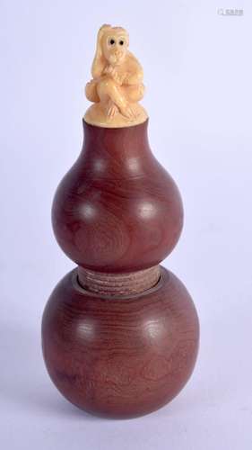 A JAPANESE BOXWOOD AND BONE MONKEY GOURD BOTTLE. 66 grams. 1...