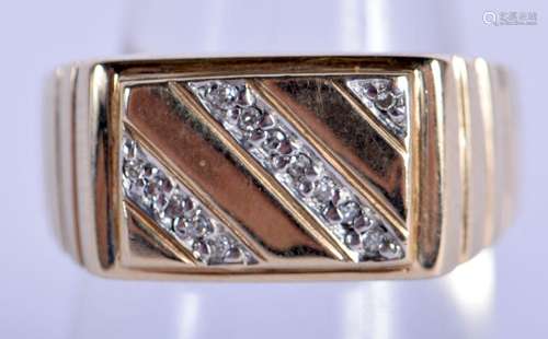 A 9CT GOLD RING. 6.8 grams. N.