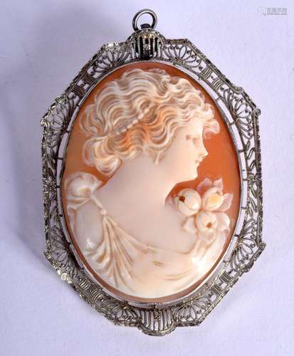 A 14CT GOLD CAMEO BROOCH PENDANT. 11.8 grams. 5.5 cm x 3.5 c...