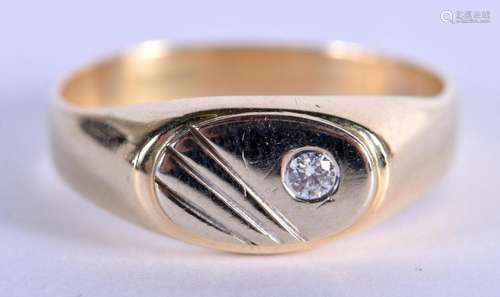 A GOLD AND DIAMOND RING. 4 grams. W.