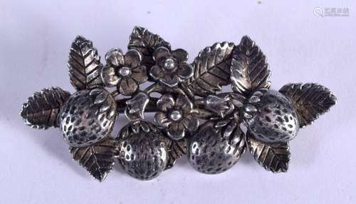 A SILVER BROOCH. 10 grams. 5.25 cm x 2.5 cm.