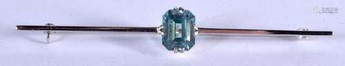 A FINE EDWARDIAN 18CT GOLD WHITE GOLD AND AQUAMARINE BAR BRO...