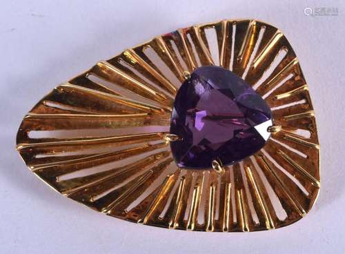 A FINE 1970S 18CT GOLD AND AMETHYST BROOCH. 18.5 grams. 5 cm...