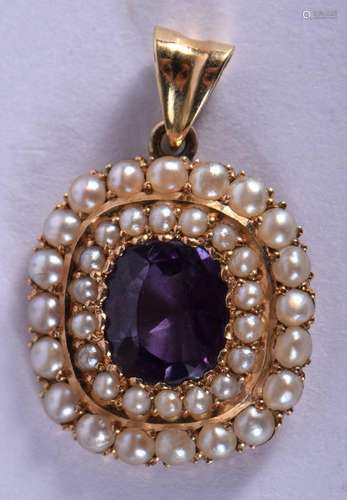 A FINE EDWARDIAN GOLD SEED PEARL AND AMETHYST PENDANT. 2.4 g...