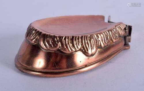 A COPPER HORSE SHOE VESTA CASE. 98 grams. 6 cm x 4 cm.