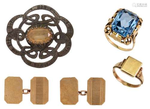 A collection of jewellery: comprising a pair of 9ct gold cuf...