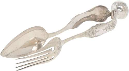 Salad tongs silver.