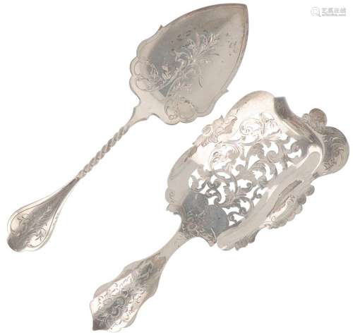 Pastry scoop & pie scoop silver.