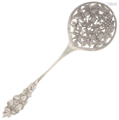 Wet fruit scoop silver.