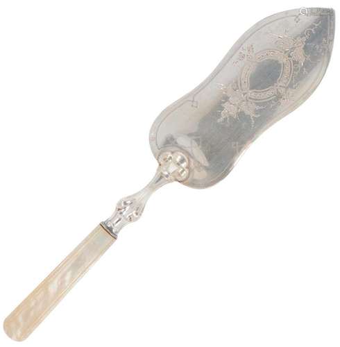 Pastry scoop silver.