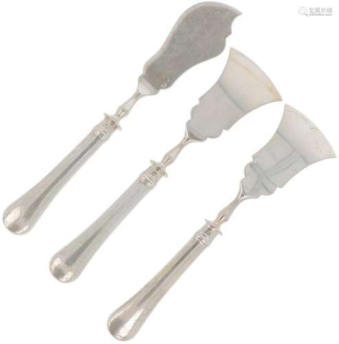 (3) piece lot of cheese scoops & butter knife, silver.