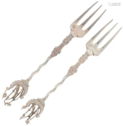 (2) piece set meat forks silver.