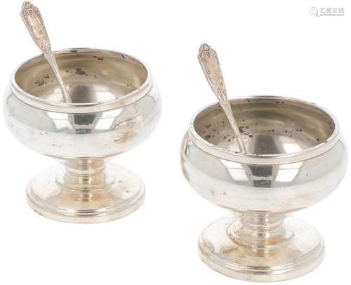 (2) piece set salt cellars & spoons silver.