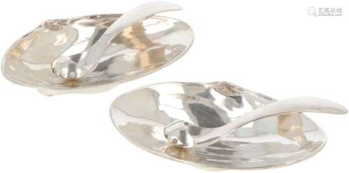 (4) piece set of salt bowls & sifter spoons silver.