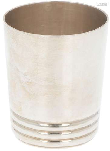 Drinking cup silver.