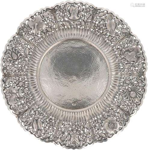 Fruit bowl silver.