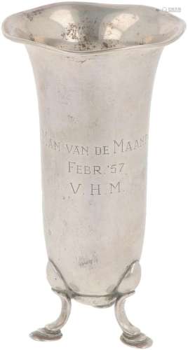 Silver goblet vase.