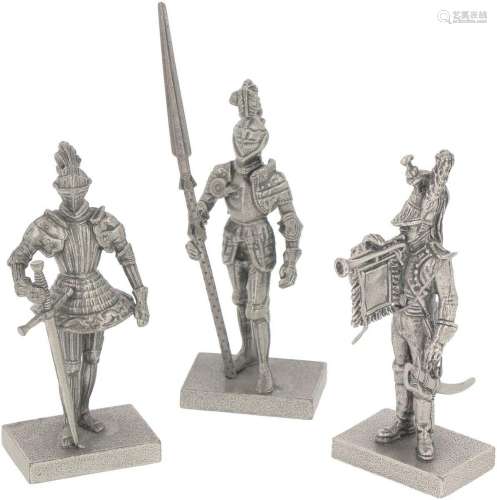 (3) piece lot miniature soldiers silver.