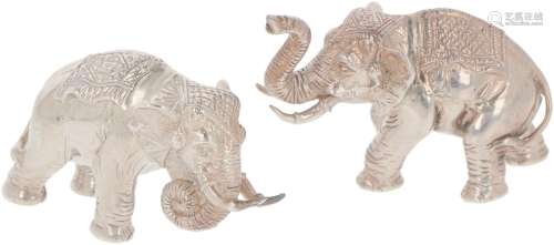 (2) piece lot miniature elephants silver.