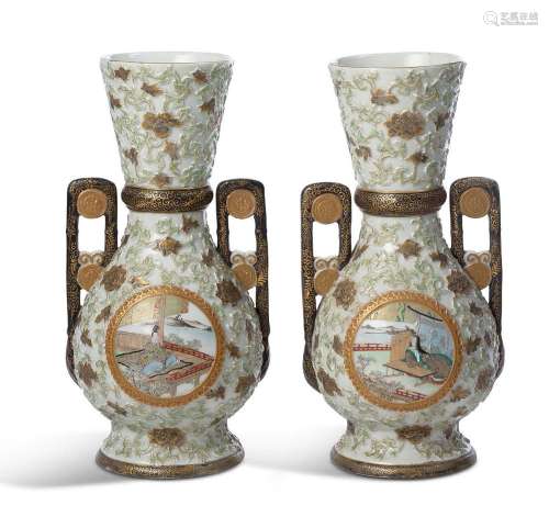Japon, période Meiji, vers 1880-1900 Paire de vases pansus à...