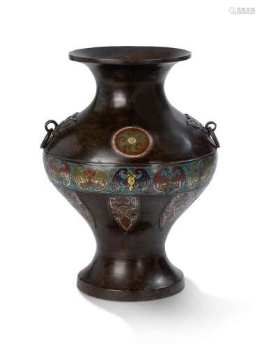 Japon, vers 1900 Vase balustre à panse enflée en bronze de p...