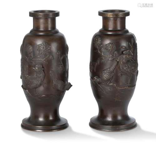 Japon, vers 1900-1920 Paire de vases en bronze de patine bru...