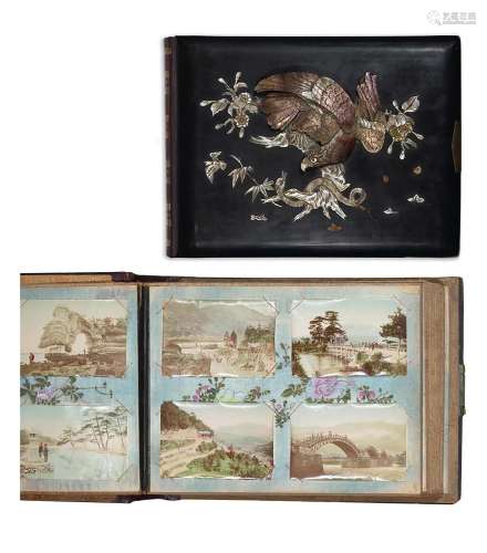 Japon, période Meiji, vers 1900 Album contenant 38 petites p...