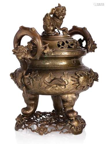 Indochine, vers 1900 Important brûle-parfum reposant sur tro...