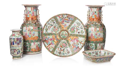 Canton, XVIIIe siècle Ensemble de porcelaines de Canton