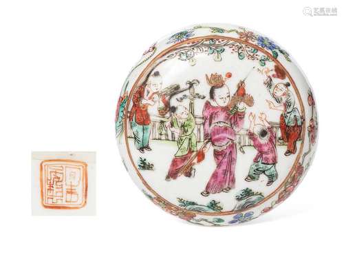 Chine, période Daoguang Petite boîte couverte en porcelaine ...