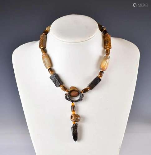 An Hardstone Necklace