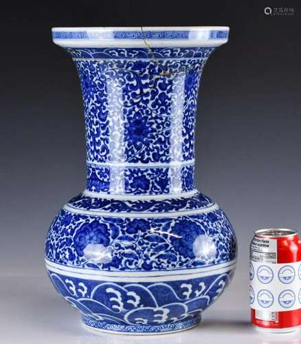 A Chinese Blue and White Vase with Qianlong Mark&P