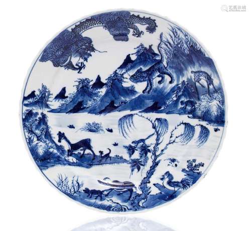 Chine, XXe siècle Assiette en porcelaine bleu-blanc à décor ...