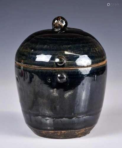 A Chinese Pottery Jar w/Cover