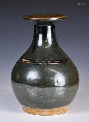 A Chinese Green Glazed Jar