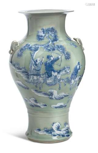 Chine, vers 1920 Vase balustre en porcelaine émaillée en ble...