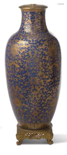 Chine, période Qing, XIXe siècle Vase balustre en porcelaine...