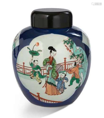 Chine, XXe siècle Pot-à-gingembre en porcelaine bleu poudré