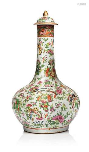 Chine, XIXe siècle Vase pansu à long col en porcelaine de Ca...