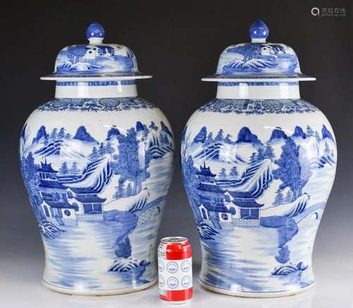 A Pair of Chinese Blue and White Jar w/Cover 1950s