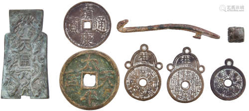 仿古幣, 花錢, 戰國帶扣(銅) 及 銅印章。合共8個