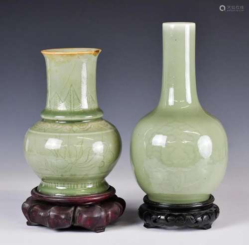 A Pair of Celadon Glazed Vases w/Stands, Qing