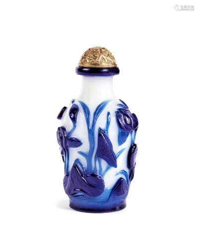 A blue overlay white glass snuff bottle
